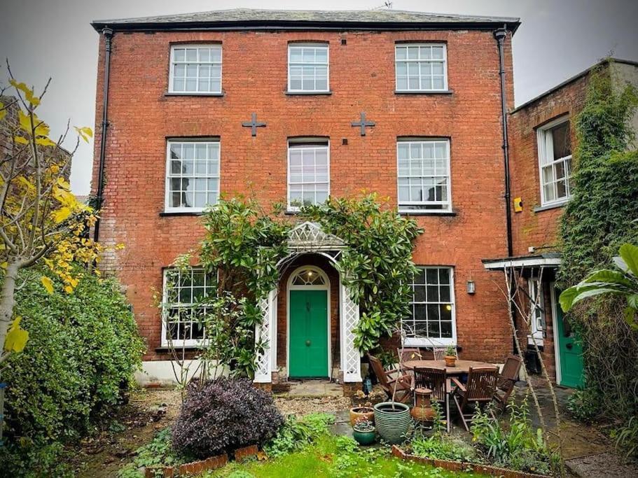 Large Georgian House In Heart Of Exeter Villa Exterior photo